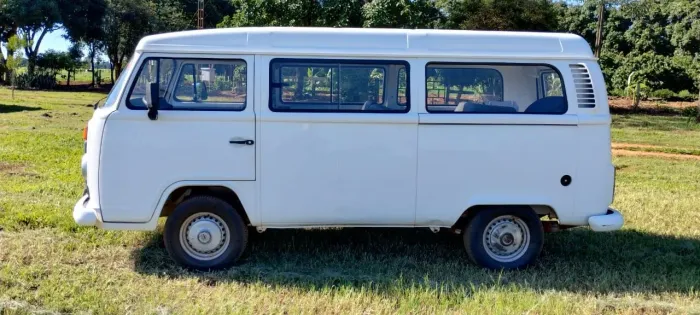 Volkswagen Kombi Standard 1.4 MI Total Flex 8V 2012