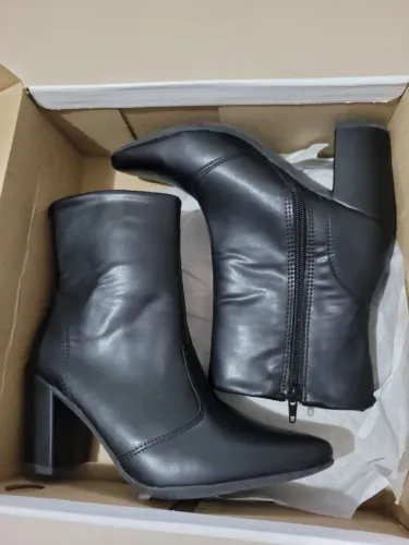 Bota Bico Fino Cano Baixo Salto (Nunca Usada)<br>Bloco Grosso Conforto