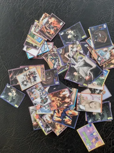 Lote de figurinhas ben 10 e outras