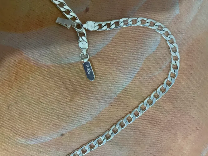 Vendo corrente banhada a prata.