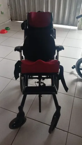 Vendo cadeira de rodas Tamanho:30 Valor:2000 Marca:ortobras