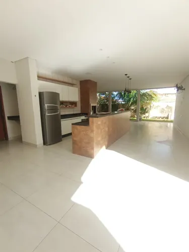 Imóvel para aluguel tem 360 metros quadrados com 2 quartos em Cidade Alta - Cuiabá - MT