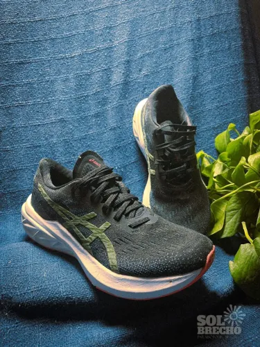 Asics Dynablast / Gel-Excite preto com detalhes verdes e rosa