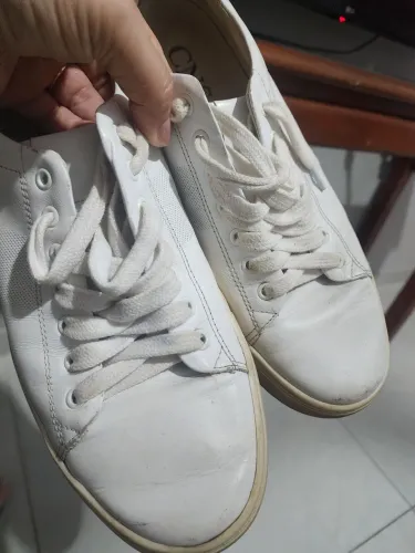 Sapato branco em couro