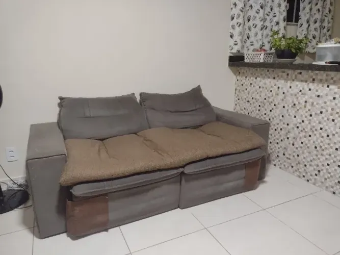 Sofá três lugares retrátil 