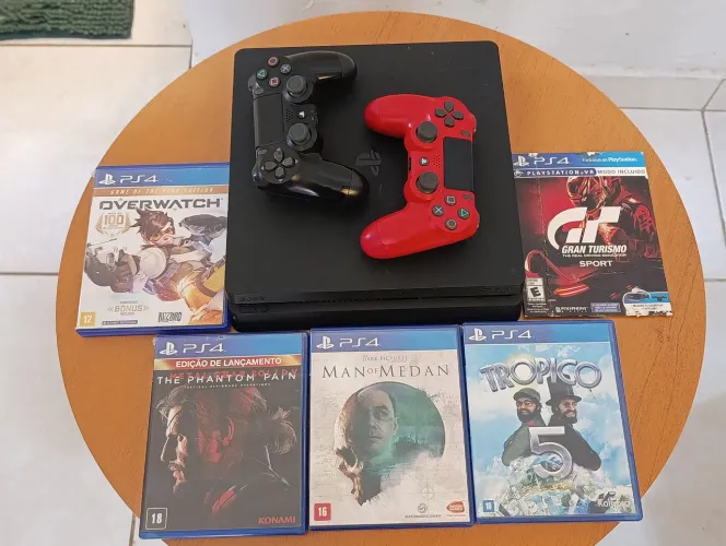 Console Playstation 4 (PS4) slim + jogos + 2 controles (12x no cartão)