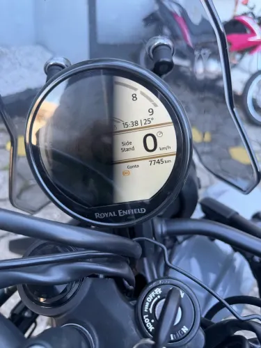 Moto igual a Nova, toda equipada Revisão de 1 Ano feita. Ipva 26 pago. Igual a Zero