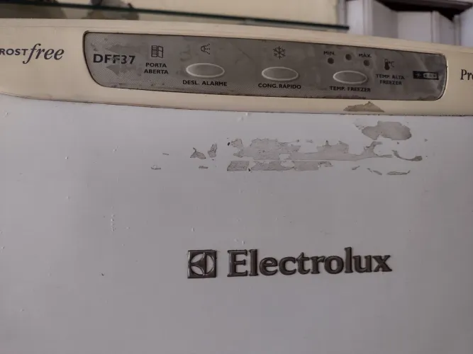 Geladeira Eletrolux ff37 com defeito
