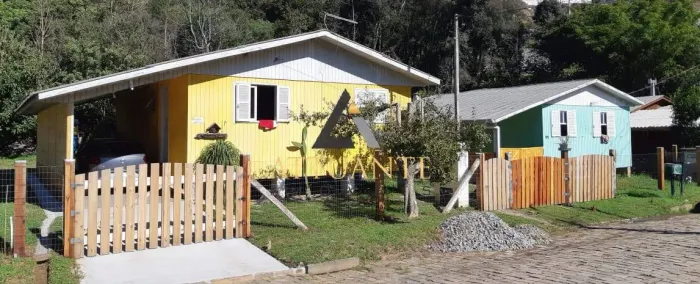 Oportunidade Salgado Filho: 2 terrenos com 3 casas habitáveis