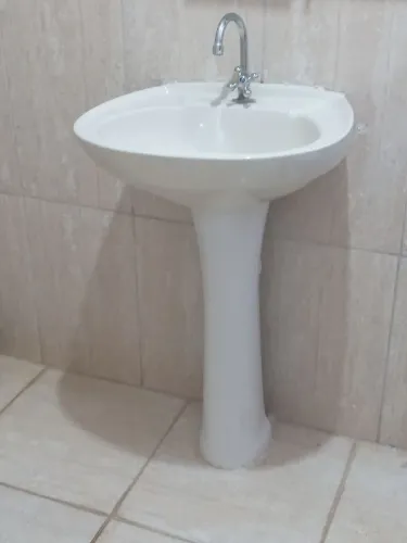 Vendo pia para banheiro semi nova