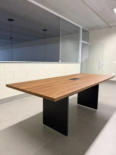 Mesa de reunião nova em MDF