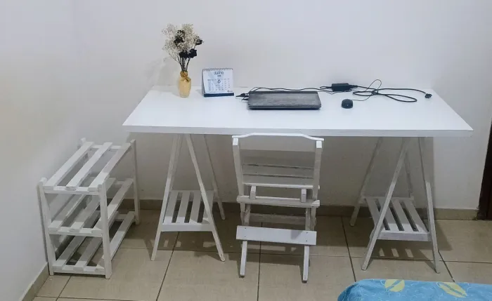 ?Kit Home Office Completo (Mesa Cavalete + Cadeira + Estante) - Para vender logo!