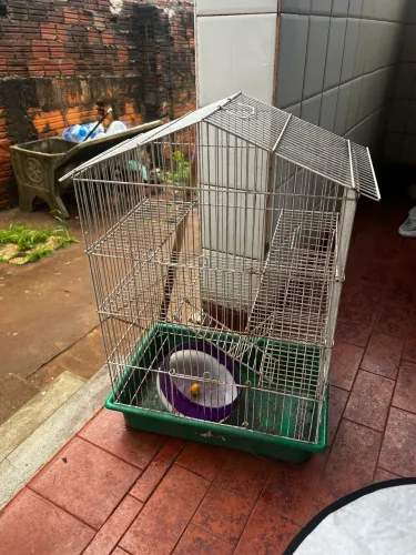 Gaiola de hamster com roda silenciosa.