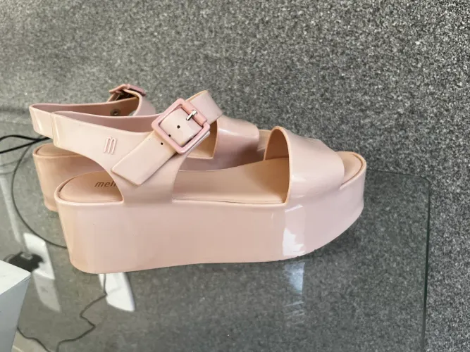 Modelo: Melissa Mar Cor: Rosa Nº 35