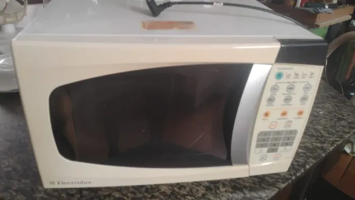 Microondas Eletrolux 18 litros