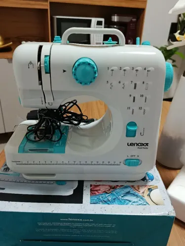 Máquina de costura portátil
