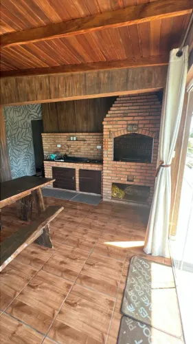 Excelente Kit Net na COBERTURA com água, luz e internet incluso, ótima localização 