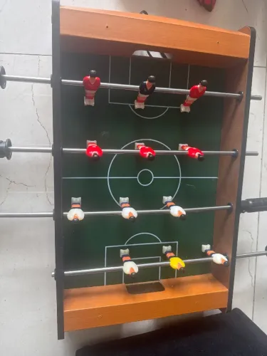 Mesinha de pembolim de brinquedo