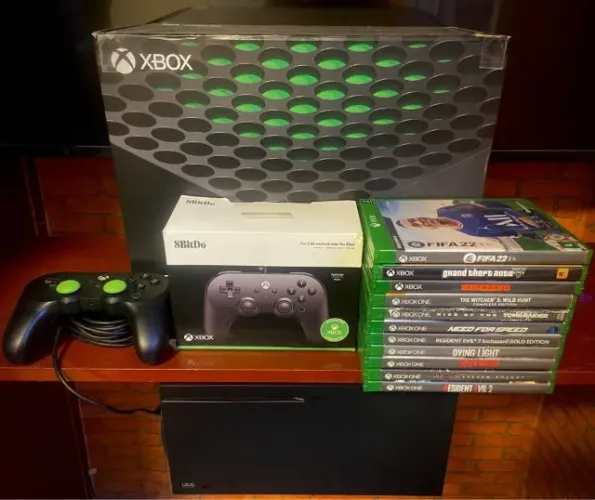 Xbox series X + 11 jogos mídia física + controle 8bitdo PRO 2 (NÃO ACEITO TROCAS)