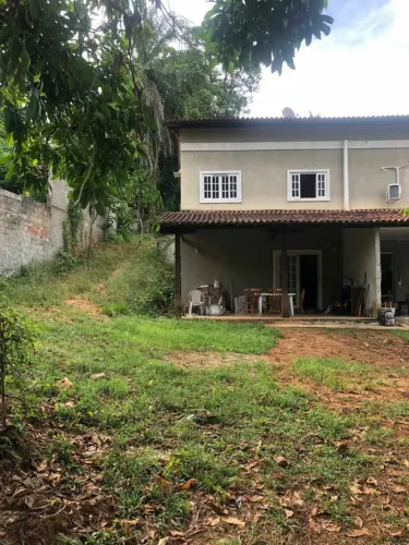 Oportunidade em Pendotiba! Casa Duplex Semi-Acabada em Terreno Gigante de 600m²