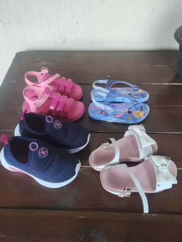 Sapatinhos infantis tudo por 60,00