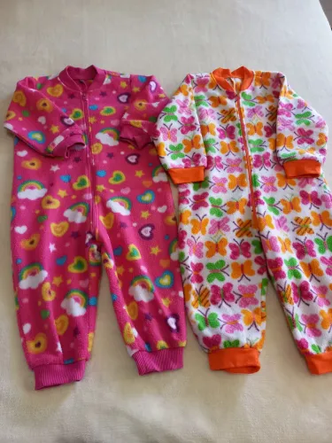 Kit com 2 macacão de frio, que veste até 2 anos