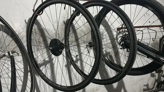 Rodas e pneus 700 speed com cassete de 8v e blocagens