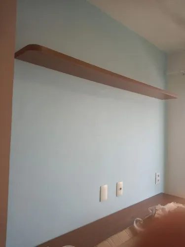 Trabalho com reformas e pintura. E também tenho experiência de 3 anos de garçom 