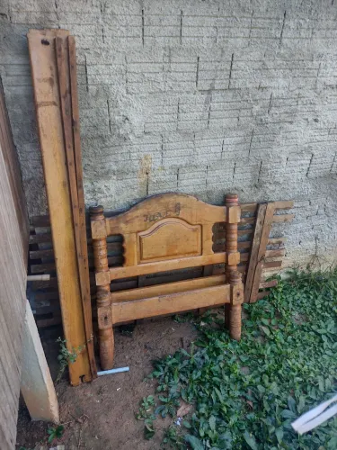 Vende-se cama de solteiro