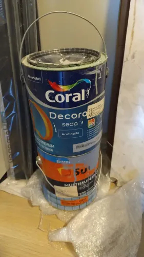 Tintas USADAs / cada lata pela metade /cores na lata / valor das duas latas