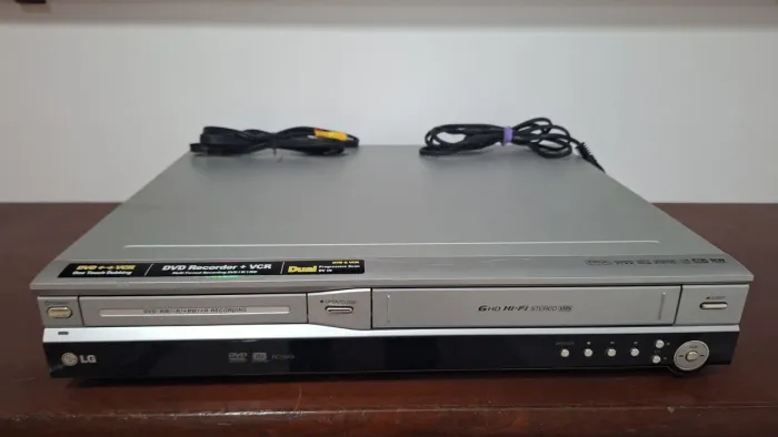 GRAVADOR DE DVD E VIDEO CASSETE LG