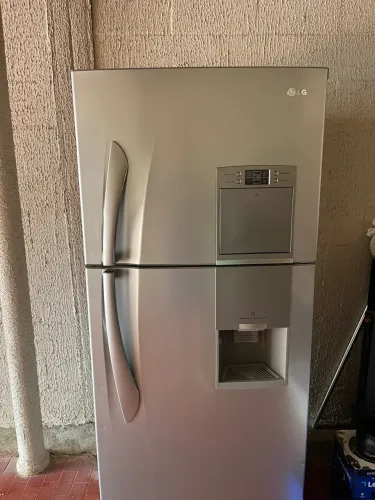 Geladeira LG ( está gelando 70% da sua capacidade total)
