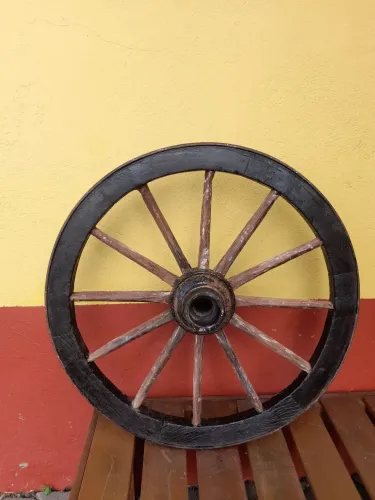 Antiga roda de carroça de madeira 72cm no estado