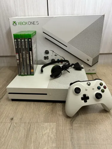 Xbox One S 1Tb, 5 jogos e fone original xbox