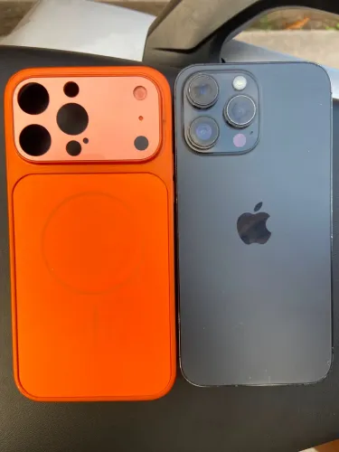 Vendo iPhone 14 Pro Max com 1 tera de armazenamento 