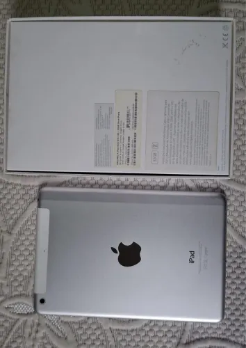 Marca: iPad  Modelo: Mini 2 WiFi CELL  Memória: 32Gb  Cor: Silver/Prata 