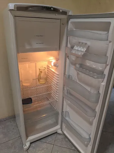 GELADEIRA SEMI NOVA 342L