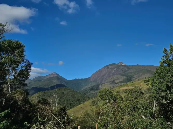 Terreno com 3605m2 com vista incrível no Vale das Videiras - RJ