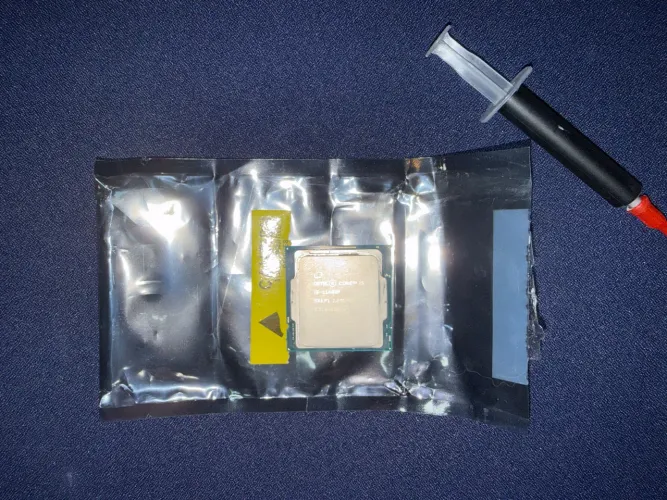 Intel i5 11400F