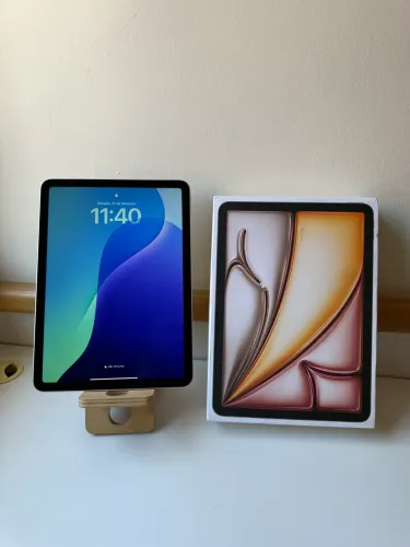 iPad Air 11 polegadas Wi-Fi 128 Gb Branco Estelar M3 Apple + Capa Case + Caneta Touch 