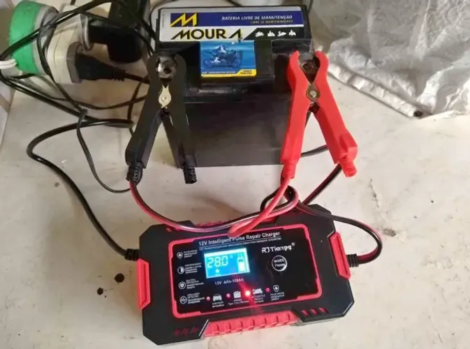 Carregador de Bateria de Carro e Moto
