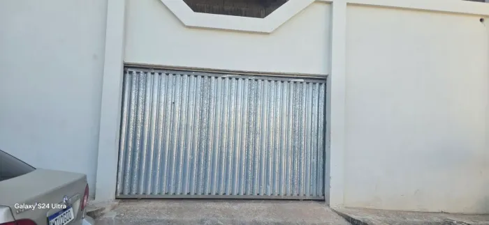 Alugo apartamento 2 quarto, garagem quintal, <br>Gragem 3 carros, 2 quartos, sala ,cozinha,p
