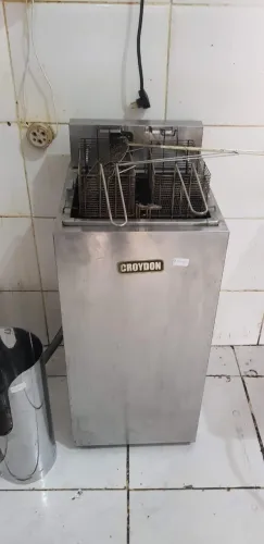 Fritadeira Elétrica Zona Fria de Óleo Croydon
