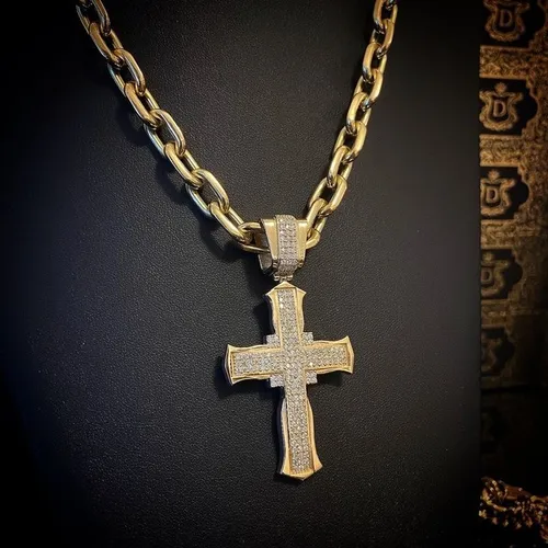 Crucifixo em Ouro e Diamantes