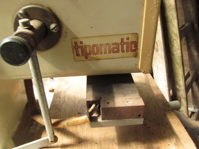 Maquina para fazer gravações térmicas. Tipomatic.