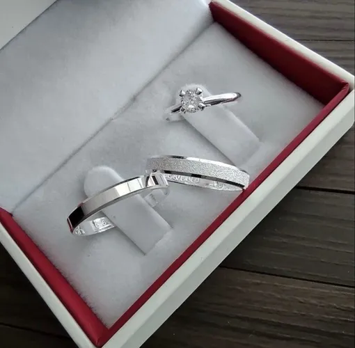 Conjunto aliança 3mm, chanfrada, diamantada e polida com anel solitario - Prata 950