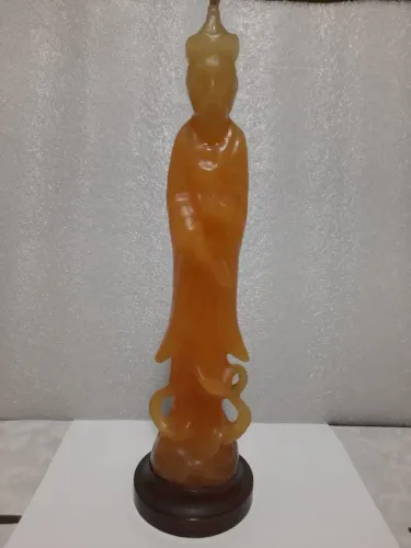 Vela escultura Oriental Chinesa O Imperador, com peanha decada de 60. 