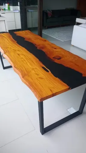 Mesa de jantar em madeira resina