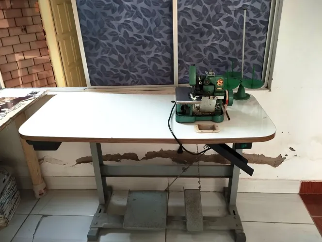 Máquina Overlock Semi-Industrial Usada