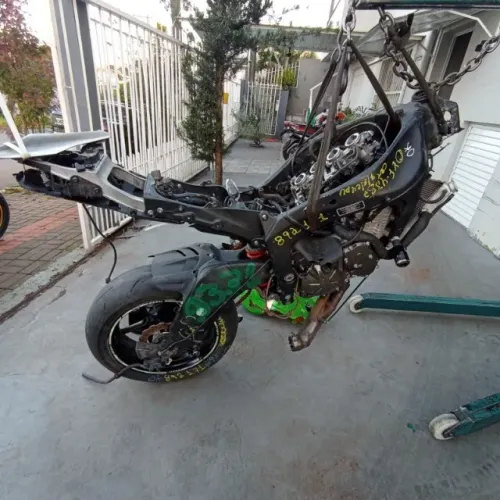 Sucata de moto para retirada de peças Kawasaki zx6 2014